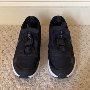 Black Nike Air Max, women’s US 6